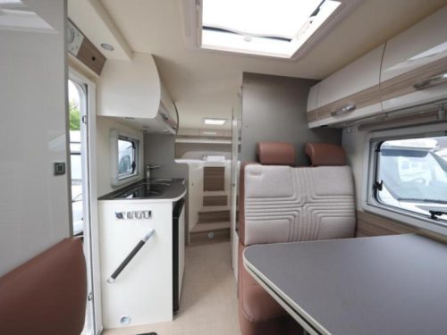 B&uuml;rstner Travel Van T 620 G HL 140PK-AUTOMATIC ACTION MODEL photo: 2