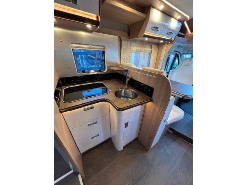 Laika Kosmo 212 leveling system queen bed 7m photo: 15