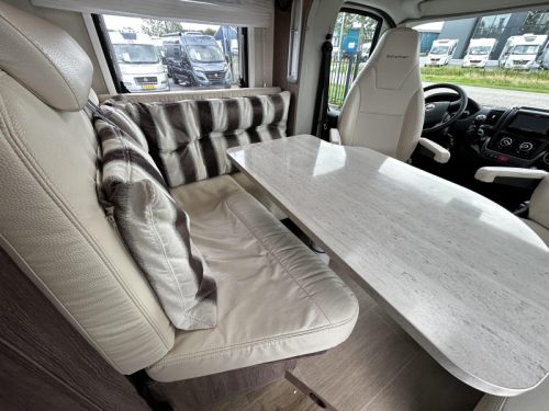 B&uuml;rstner Ixeo IT 700 Queen bed/pop-top roof/39,000km photo: 15