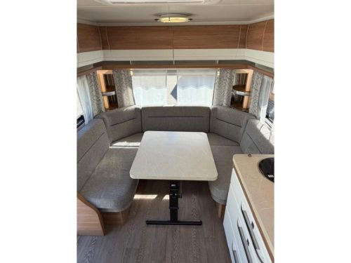 Hobby De Luxe 540 UL Incl. Mover and Awning  photo: 22