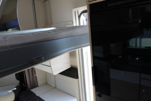 Challenger Graphite Vip Edition T 328 igual Chausson 788 AUTOM&Aacute;TICO Fiat 140 cv equipado con cama Queen y cama abatible 4 pers. (76 foto: 52