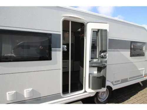 Hobby Excellent Edition 540 UL Single beds and round seating! photo: 19