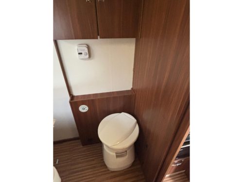 Adria Matrix M 670 SBC full options, queen bed photo: 16