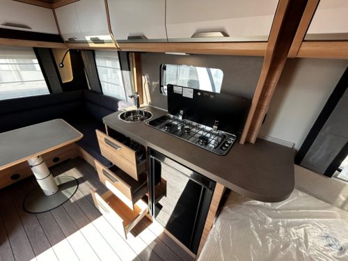 Knaus Sudwind Black Selection 450 FU Temporary Special Offer Package photo: 6
