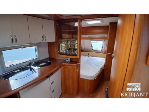 Hobby 560 UFE Wohnwagen franz&ouml;sisches Bett/Rundsitz Foto: 8