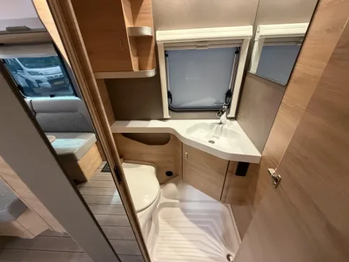 Knaus Sudwind Black Selection 500 EU Einzelbetten / Rundsitzgruppe Foto: 9