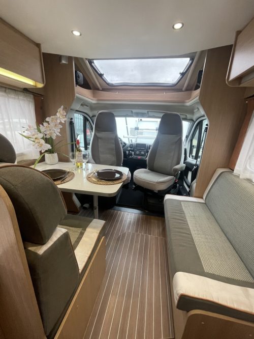 Sunlight Capron Libert&eacute; VIP 690 VIP FRENCH BED+PULL-DOWN BED ROOF AIRCO photo: 16