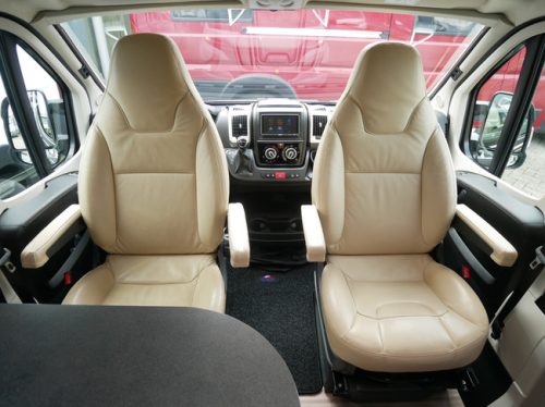Carthago Malibu Van 640 LE, 9-Speed Automatic, Busbiker, MaxxFan photo: 5