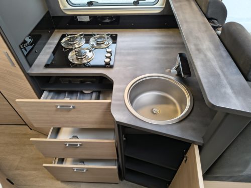 Hobby Optima De Luxe 70 F -Automaat-badkamer achter  foto: 7