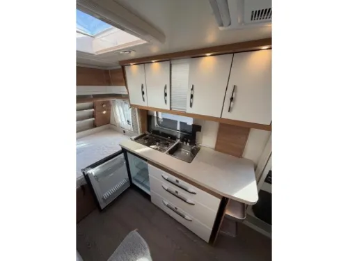 Hobby De Luxe 440 SF Incl. Airco en Voortent  foto: 14