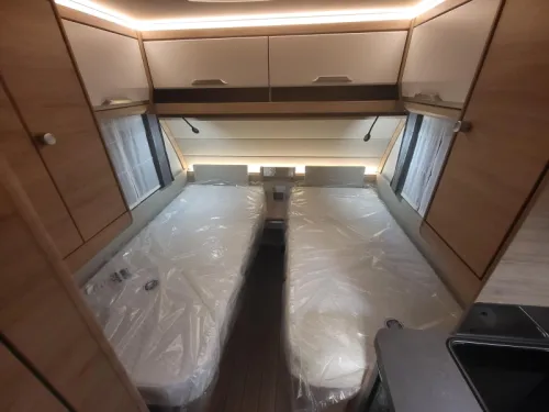 Knaus Sudwind Black Selection 460 EU mooi compleet af fabriek  foto: 18