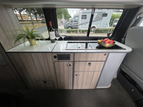 VOLKSWAGEN TRANSPORTER WESTFALIA BUILT-IN POP-TOP ROOF 1ST OWNER photo: 4
