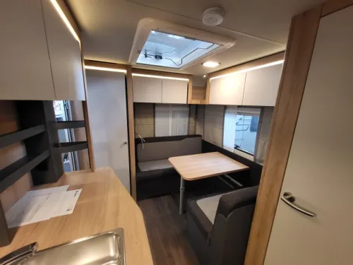 Caravana Knaus Sport Platinum 420 QD modelo 2027 foto: 3