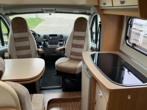 B&uuml;rstner Nexxo 569 Semi-integrated, Train seat, French bed, two swivel chairs, small camper, Year 2010 Camper centrum on the road photo: 9