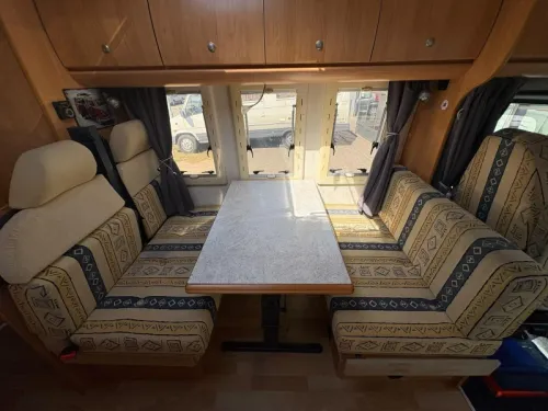 Hobby 600 2.8 JTD FaceToFace, Fixed bed, Awning photo: 10