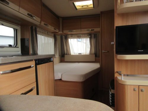 Knaus Sudwind 450 FU MOVER UND VORZELT Foto: 4
