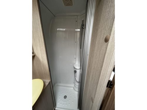 B&uuml;rstner Nexxo 580 T Hubbett/2015/5.8M/Euro-5 Foto: 12