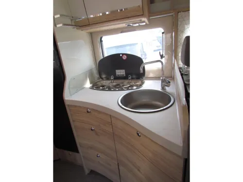 Eura Mobil Profila RS 695 EB L/H-Bett, Automatik Foto: 5
