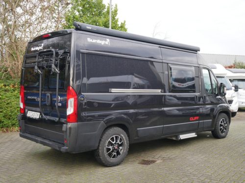 Sunlight Cliff 600 XV, Camper van de 6 Meter, Cama transversal foto: 23