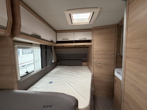 Knaus Sudwind Black Selection 540 FDK Etagenbett / Franz&ouml;sisches Bett Foto: 11