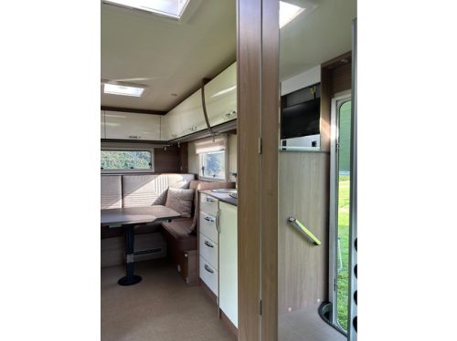 B&uuml;rstner Harmony Line Lyseo BT6441 Automaat Half integraal camper Nieuwstaat! foto: 8