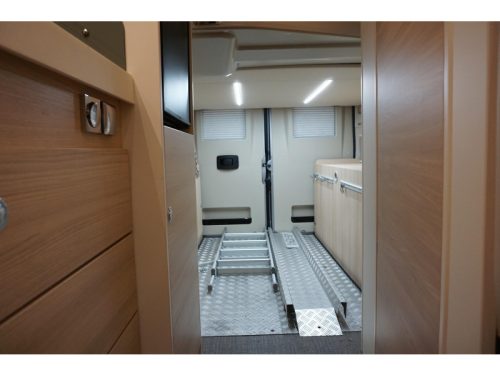 Eura Mobil Van 635 HB Aufstelldach - el. Hubbett 1. Besitzer Foto: 20