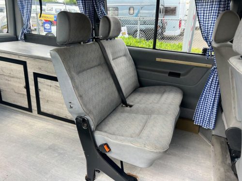 Volkswagen Transporter Wohnmobil | Schlafdach | Kassettenmarkise | Anh&auml;ngerkupplung Foto: 21