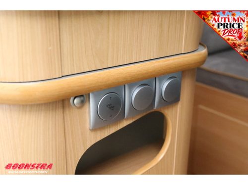Adria Twin 2.3 M. Jet Querbett Mittelk&uuml;che L&auml;ngssitzbank Klimaanlage Foto: 23