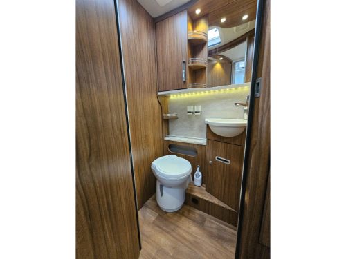 Hymer B678 Premium Line single beds photo: 9
