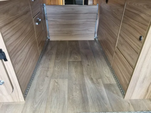 Hymer Yellowstone 640 Automatik 180 PS Foto: 7