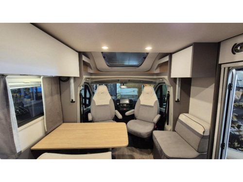 LMC Tourer Lift H 730 G Drop-down bed/air conditioning/solar panel photo: 9