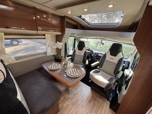 LMC Comfort T LITS JUMEAUX + BANQUETTE RONDE CLIM DE TOIT 150CV 6.99M photo : 1