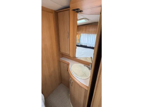 Hobby Excellent Easy 460 UFE French bed dinette toilet photo: 10