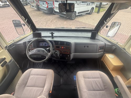 Dethleffs Esprit 2.8 128 pk bovenbed stapelbed luifel fietsendrager 2x zonnepaneel dakairco camera face to face garage foto: 7
