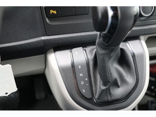 Fourgon am&eacute;nag&eacute; Volkswagen Transporter TDI 150ch Automatique T6 | Climatisation | Si&egrave;ges chauffants | Vitres &eacute;lectriques | 4 couchages | nouvel int&eacute;rieur | R&eacute;frig&eacute;rateur + cong&eacute;lateur | photo : 12