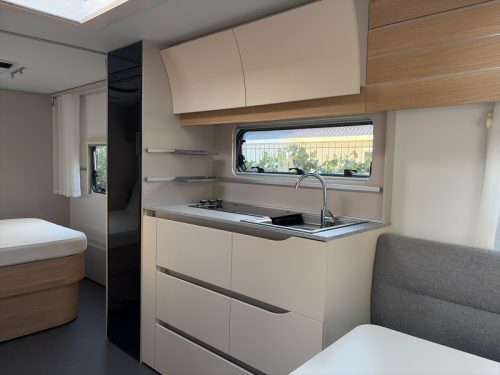 Adria Adora 613 UL Mover/Airco/Floor heating photo: 9