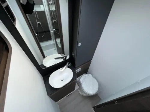 Adria Coral Supreme MB 670 DL LEDER/DAKAIRCONDITIONING  Foto: 11