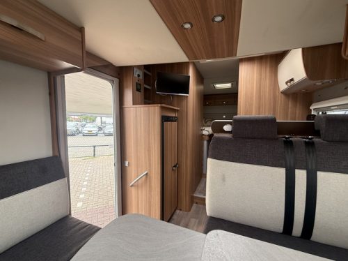 Weinsberg CaraSuite Edition IC-line 700 MEG 140 PS Euro 6 L&auml;ngsbetten+Hubbett elktr. Sch&uuml;ssel TV Garage Fahrradtr&auml;ger Markise Fliegengittert&uuml;r Kamera Foto: 23