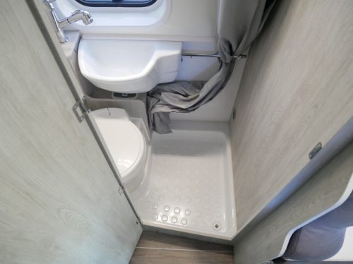 ROLLER Team Livingstone 5, 6 Meter Van conversion, Bunk bed!! photo: 15