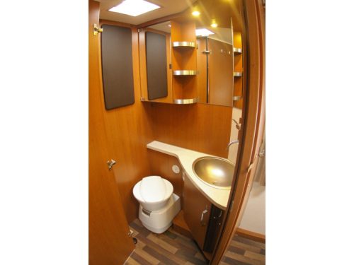 Knaus Sun Ti 700 LEG Queensbed, Garage. photo: 17