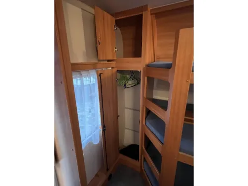 Hobby De luxe Easy 560 KMFE stapelbed zit frans  foto: 2