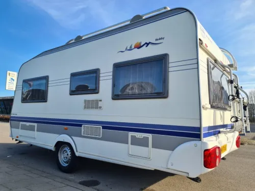 Hobby De Luxe 460 UFE mit Vorzelt Foto: 2
