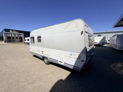 Dethleffs Family 490 TK Family Caravan with awning photo: 13