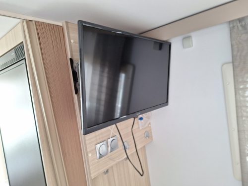 Adria Compact Supreme SC QUEEN BED+LEVELING SYSTEM photo: 6