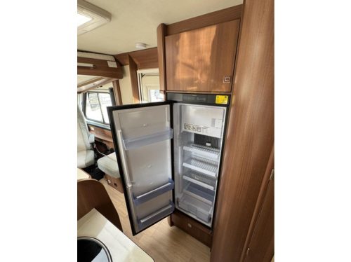 LMC I735 Explorer Automatik Einzelbetten Hubbett Solarpanel Maxxfan Construct Foto: 14