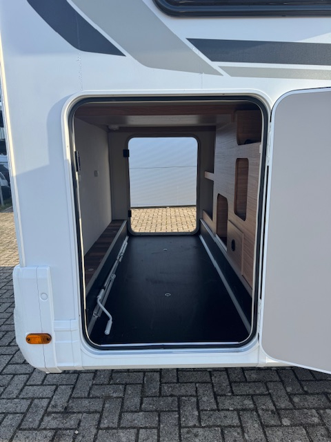 Weinsberg CaraSuite 700 MEG 2x airco 4 pers photo: 4