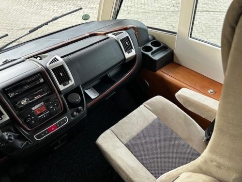 Carthago C-TOURER I 142QB | As good as new | 5,000km| Drop-down bed photo: 13
