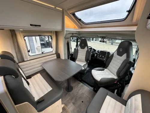 Sunlight T 68 Adventure Edition Roof air conditioning, Oven photo: 7