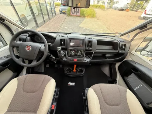 Adria Coral Axess 600 SC Queensbed 34000 km Airco photo: 10