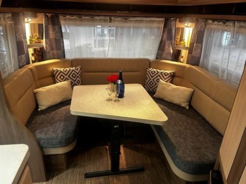 Hobby De Luxe 495 UL mover, awning photo: 3